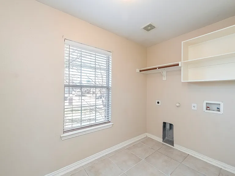 2716 Dawn Spring Dr — Photo 9