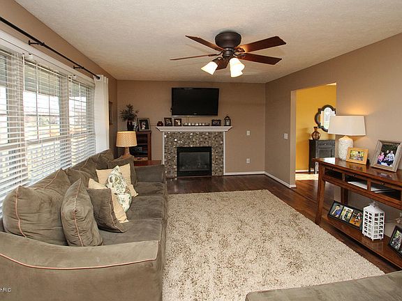 3rd image of 50247 Meadow Oak Trl