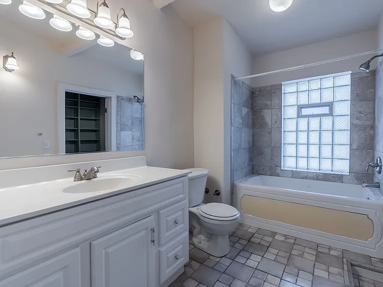 833 S Bond St — Photo 27