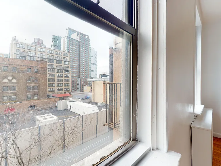 538 W 47th St #4C — Photo 8