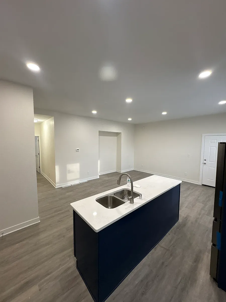 Building Photo - 400 E Meinecke Ave #402