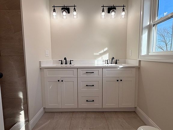 4th image of 9 Acton Rd #8