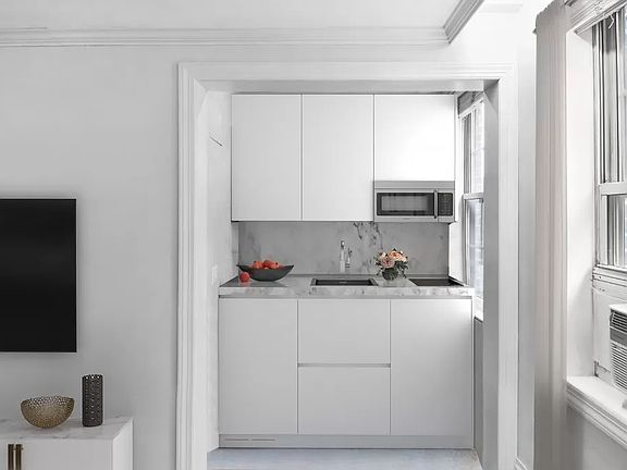 5th image of 41 5th Ave APT 5D