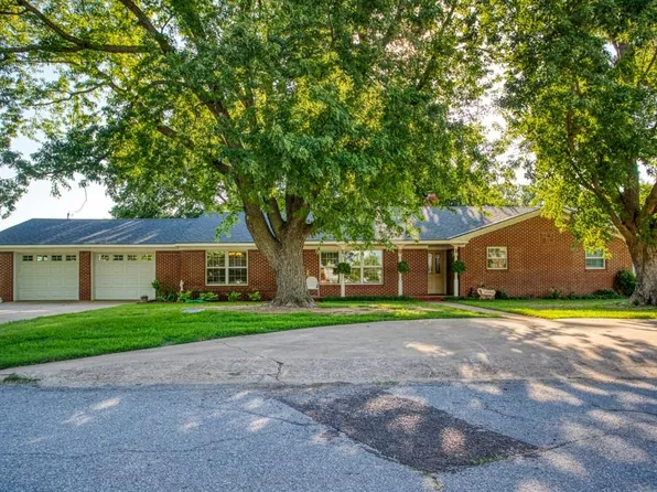 1021 N Forrest Ave, Watonga, OK 73772