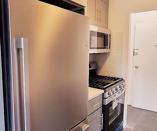 2nd image of 108 Parkinson Ave #2C