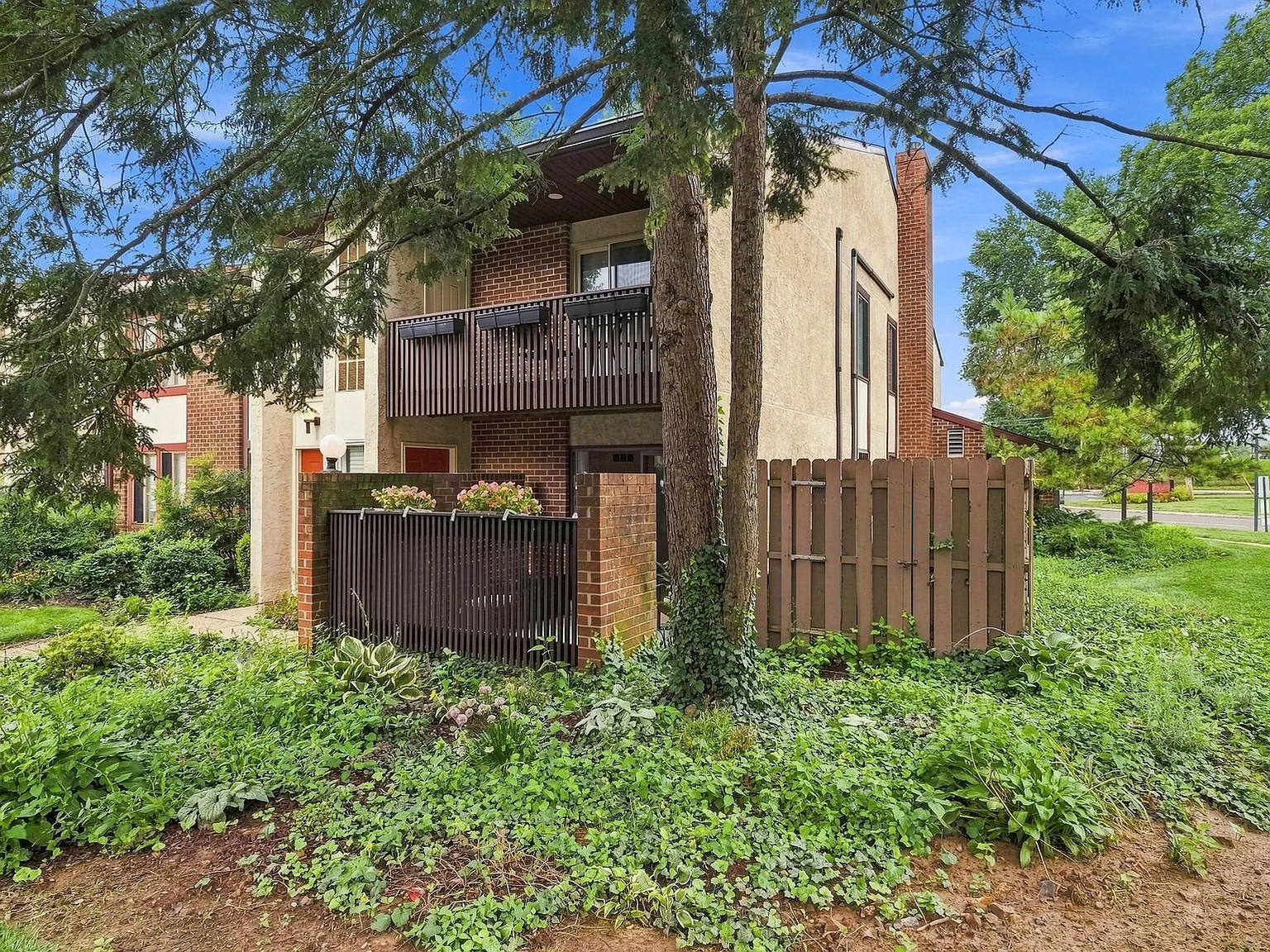 1 bed, 1.0 bath, 880 sqft, $2,000 — Photo 3