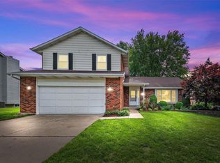 1104 White Lake Dr, Saint Charles, MO