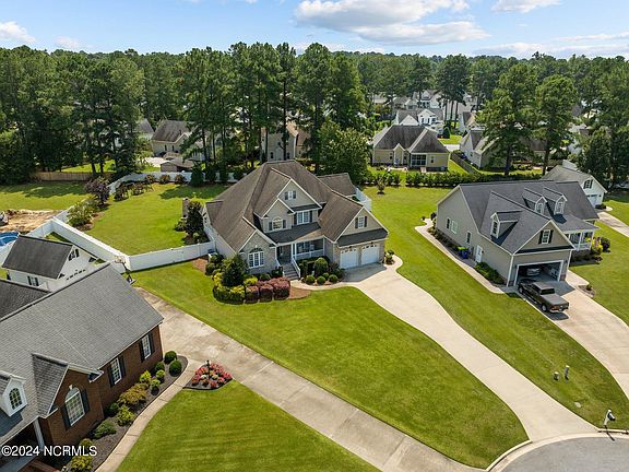 4th image of 726 Butterfly Court