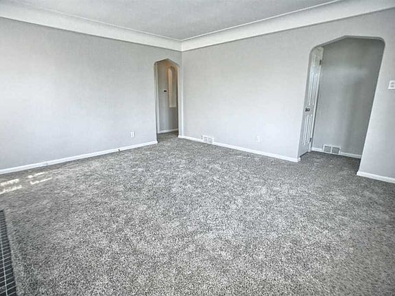 5th image of 31655 Linden Ave