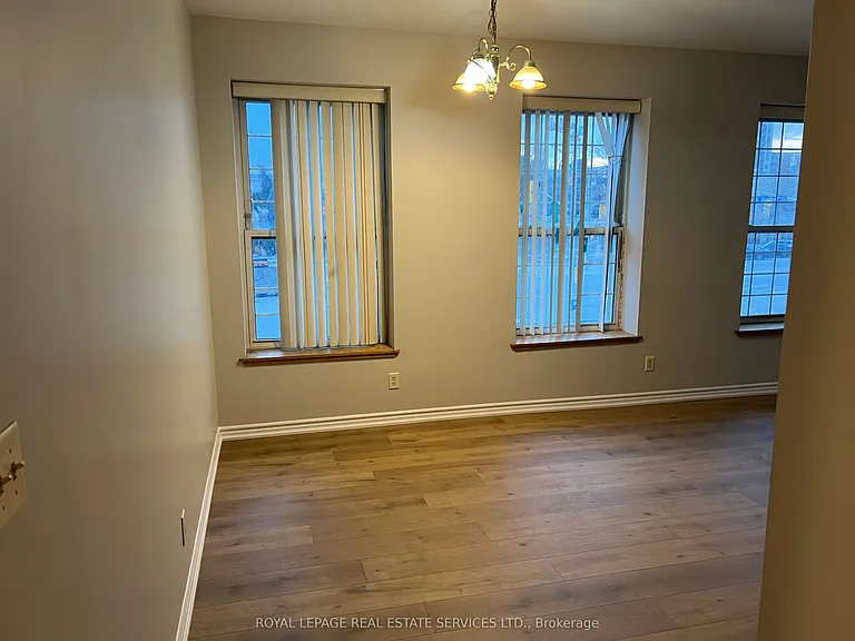 51 Wyndham St N #302 — Photo 5