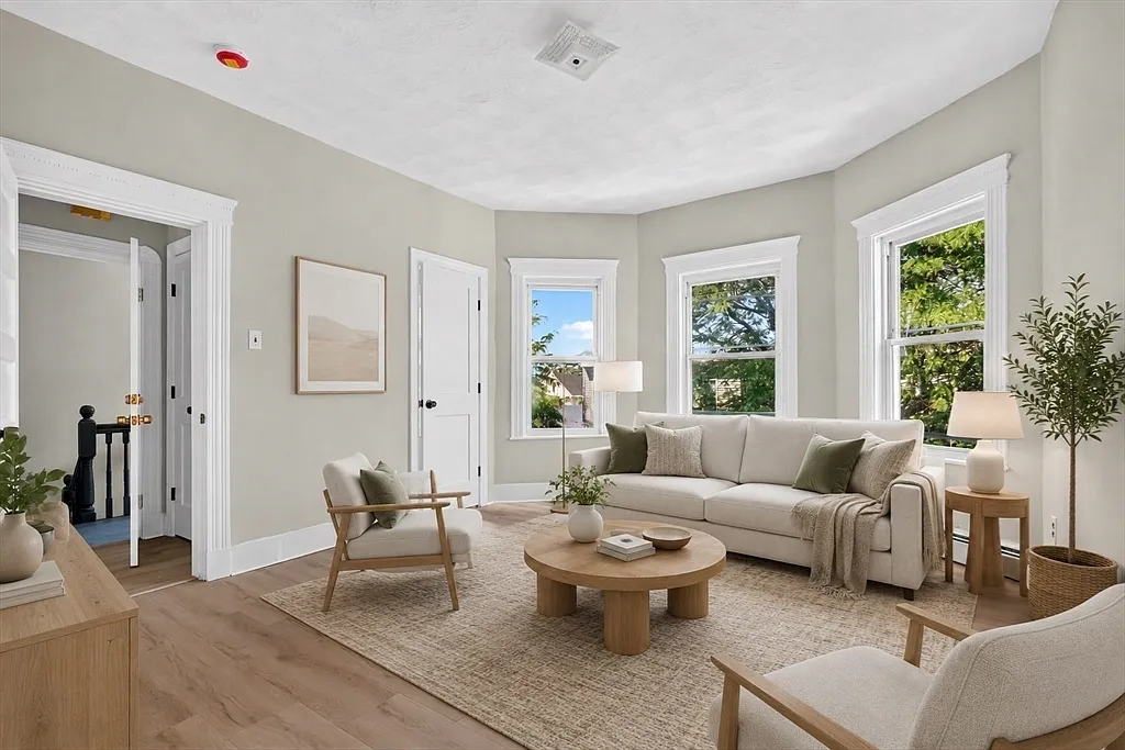 4 bed, 2.0 bath, 1308 sqft, $3,400 — Photo 1