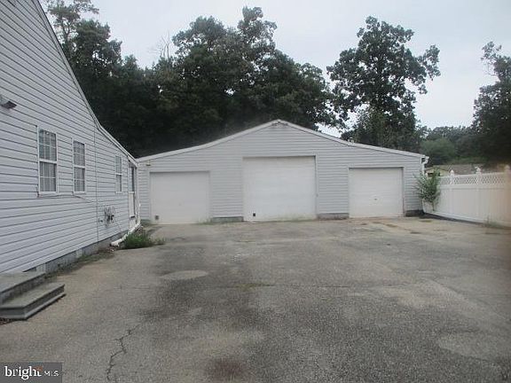 3rd image of 22 Luke Dr