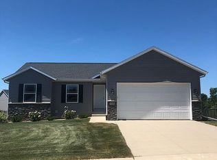 6118 Deer Stone Ct SW, Cedar Rapids, IA 52404