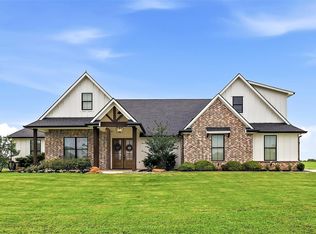 10547 Acacia Rd, Hearne, TX 77859