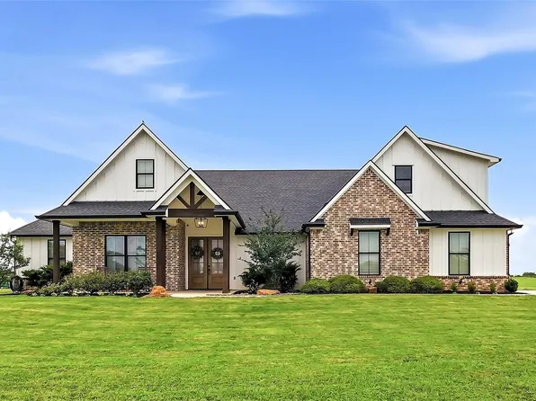 10547 Acacia Rd, Hearne, TX 77859