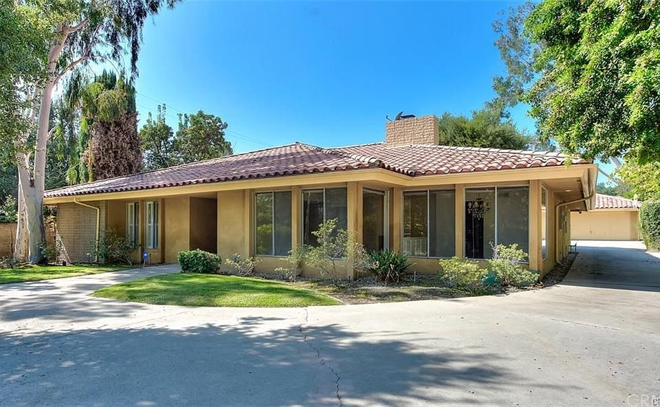 1st image of 1255 N Santa Anita Ave