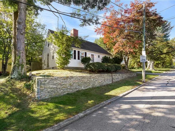 10 Oak Hill Ave, Pawtucket, RI 02860