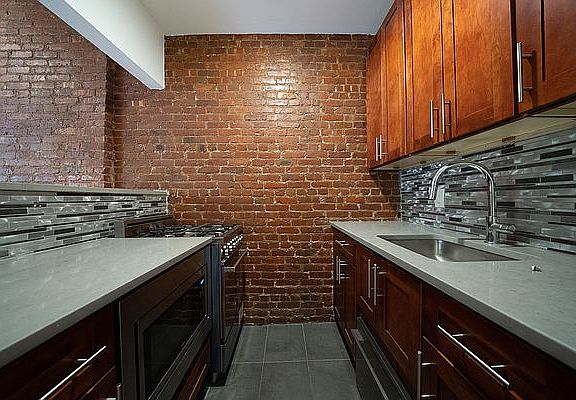4th image of 23 W 94th St #C