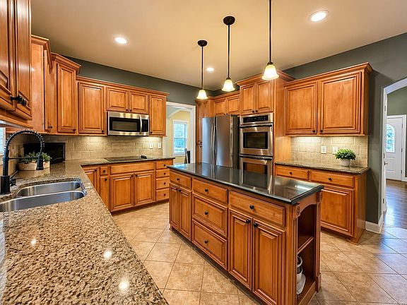 2nd image of 104 Leigh Cir