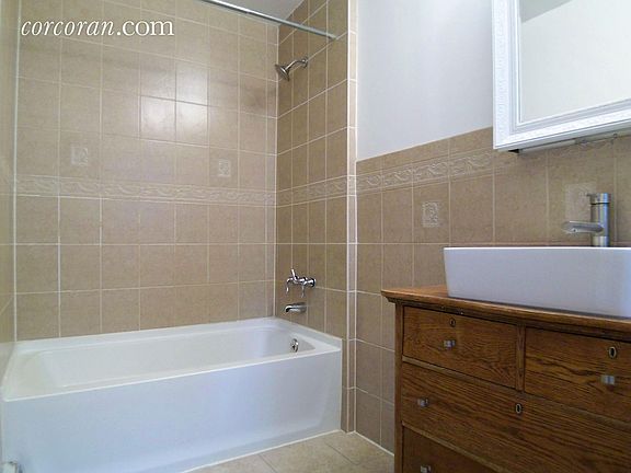 5th image of 172 Hancock St APT 1