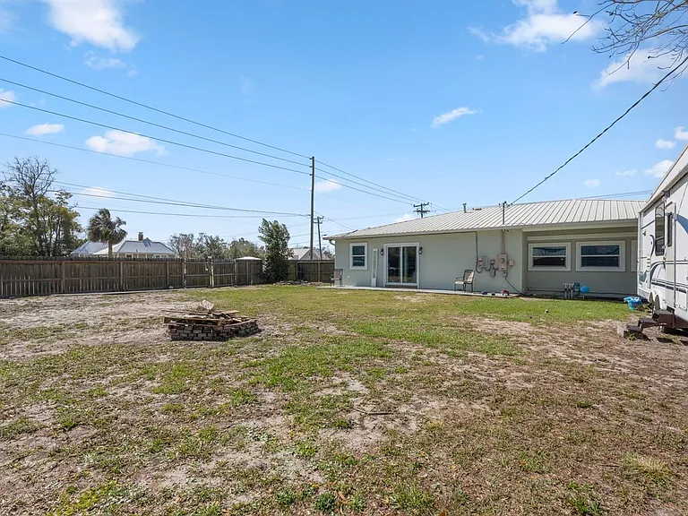 907 Garrison Ave — Photo 3