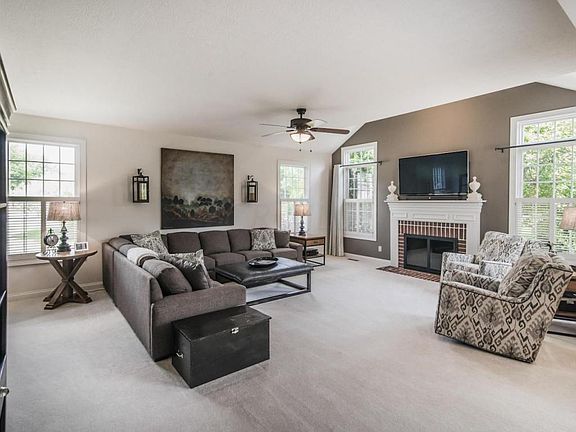2nd image of 8244 Chippenham Dr