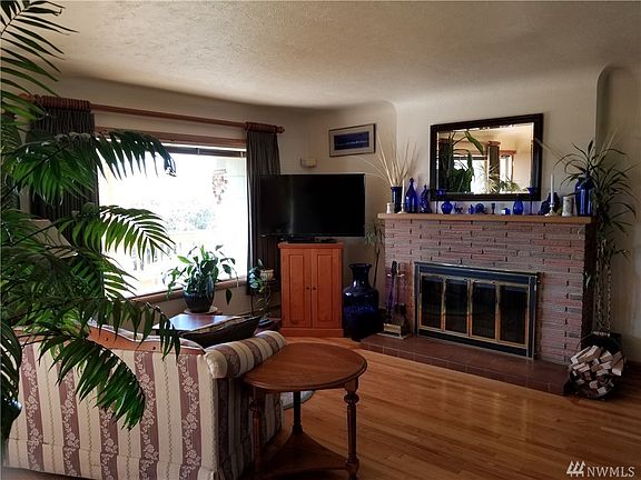 2nd image of 619 Hillcrest Dr