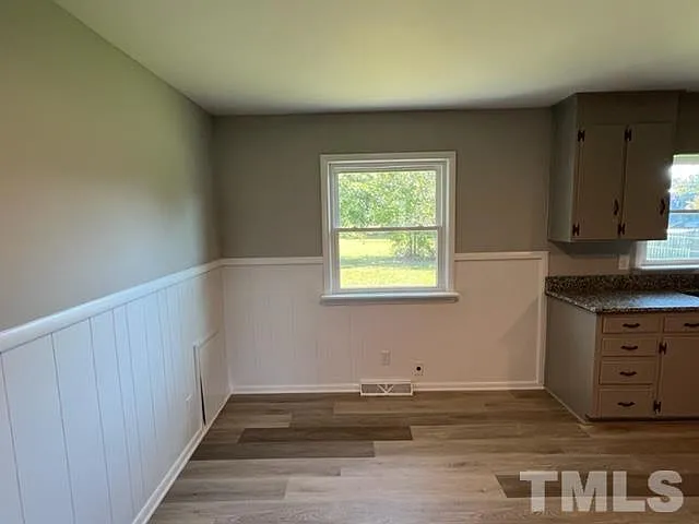 303 Catherine St — Photo 3