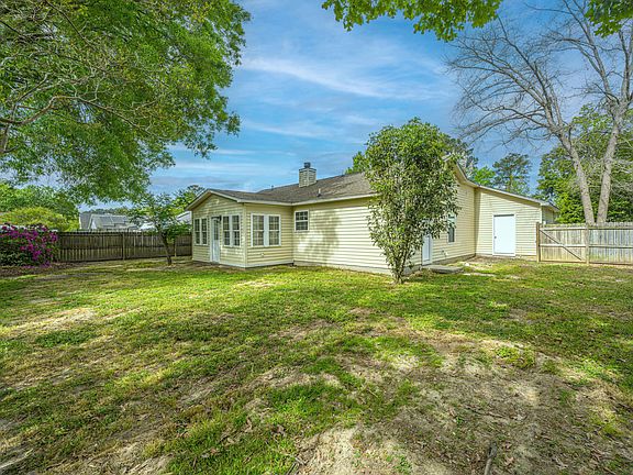3rd image of 129 Mohican Cir