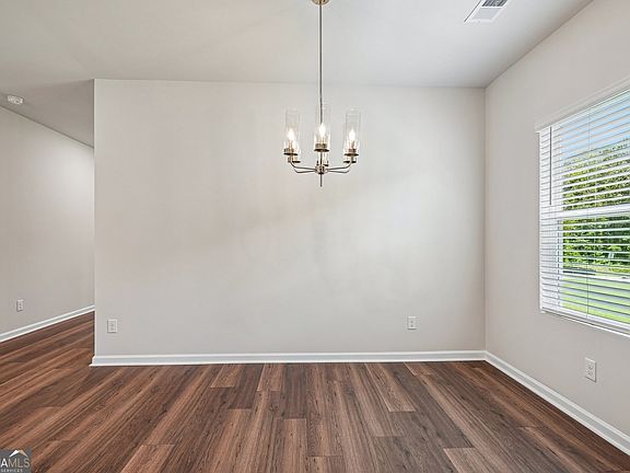 4th image of 502 Taylor Ct