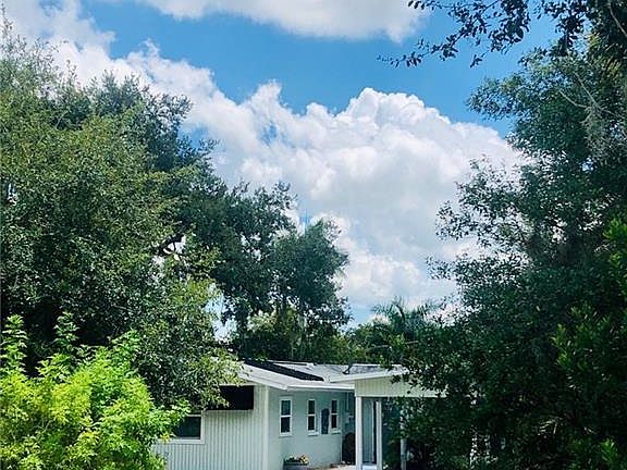 3rd image of 595 Caloosa Estates Dr