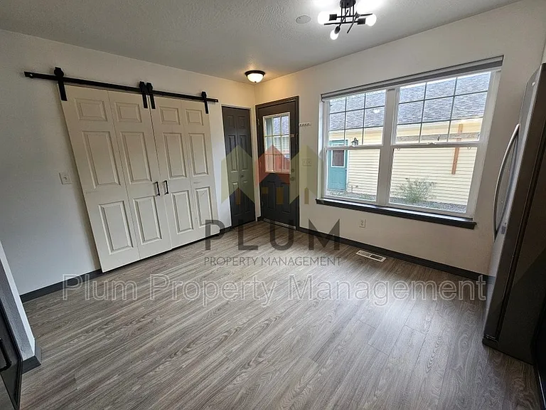 1314 Bulwer St — Photo 10