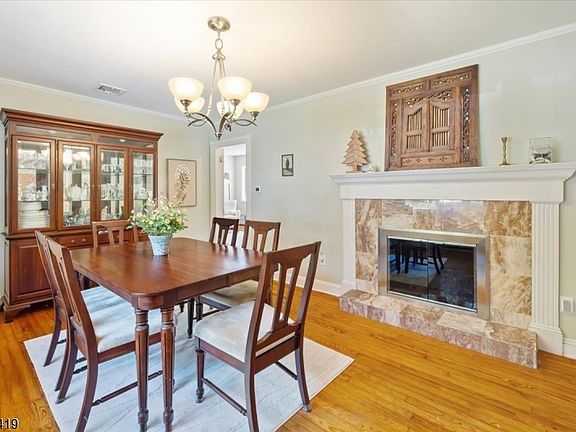 5th image of 30 Laurel Dr