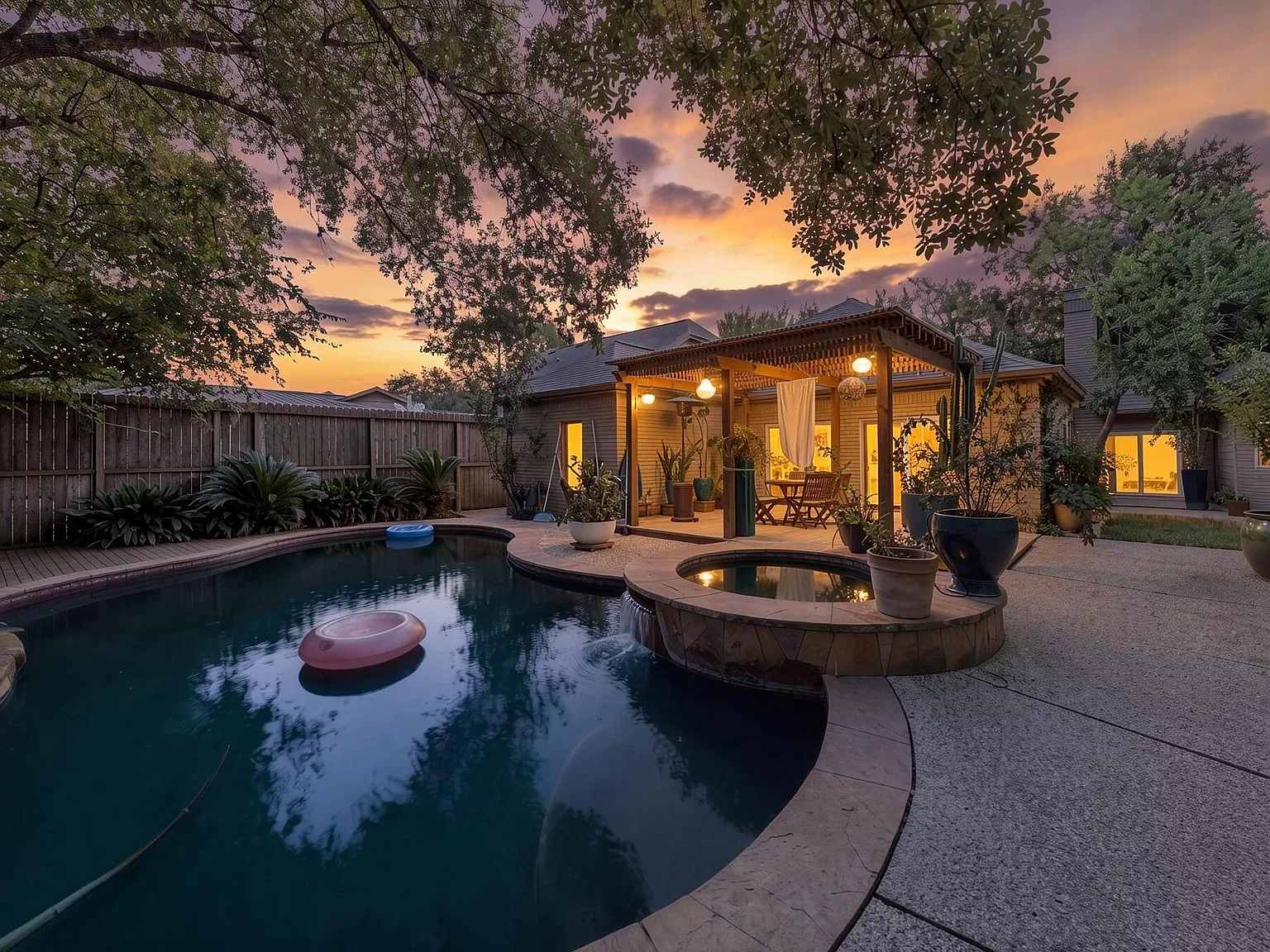 4 bed, 2.0 bath, 2159 sqft, $3,400 — Photo 3