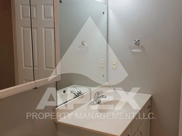 913 Oak Haven Rd — Photo 26