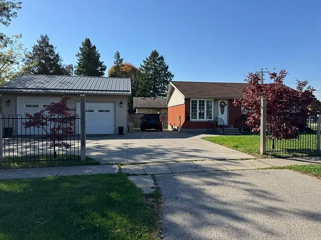 4 bed, $3,300 — Photo 1