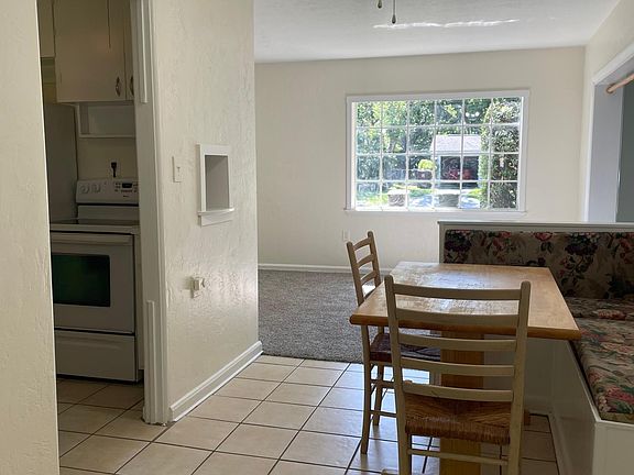 2nd image of 3209 Helen Ave