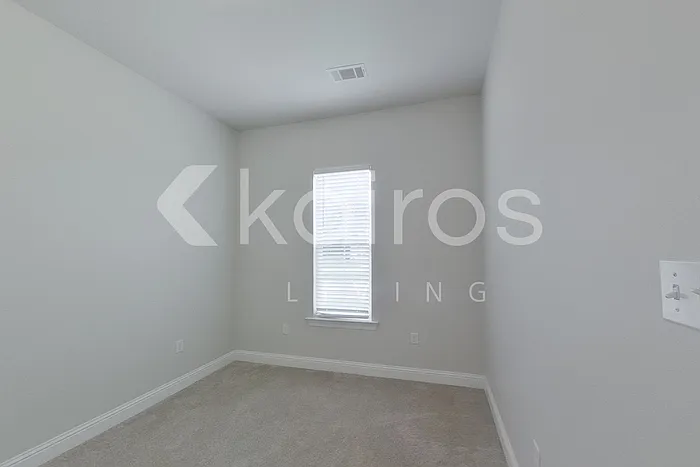 4816 W Dacha Ln — Photo 8