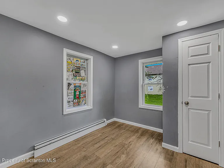 664 Laurel Dr #FRONT — Photo 17