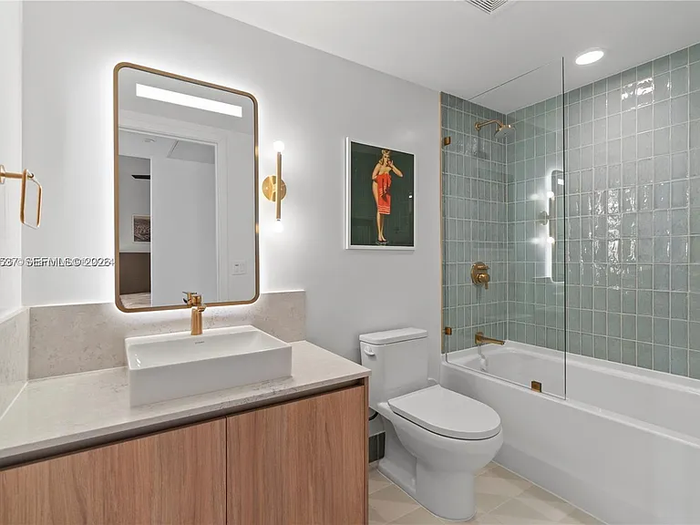 159 NE 6th St #2403 — Photo 8
