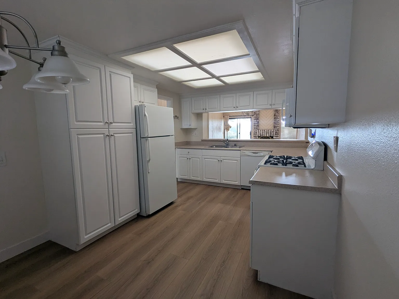 2 bed, 1358 sqft, $4,125 — Photo 4