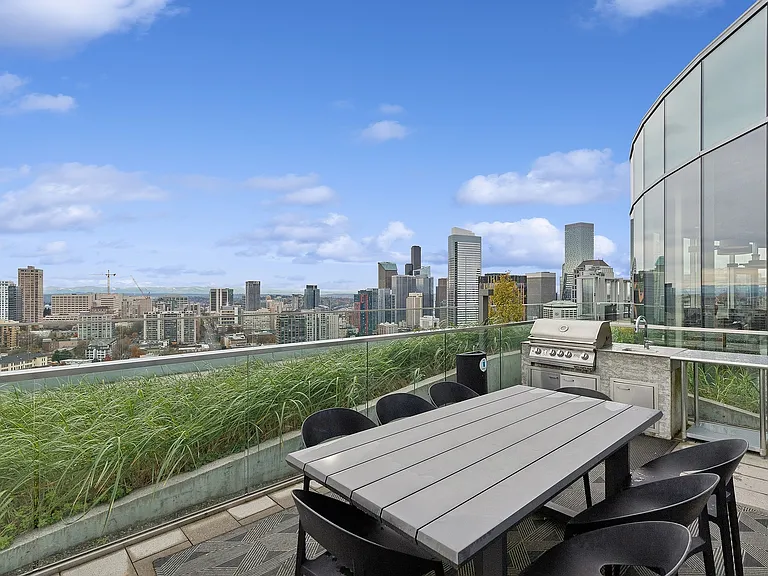 Arc_amenity_escape room rooftop grill