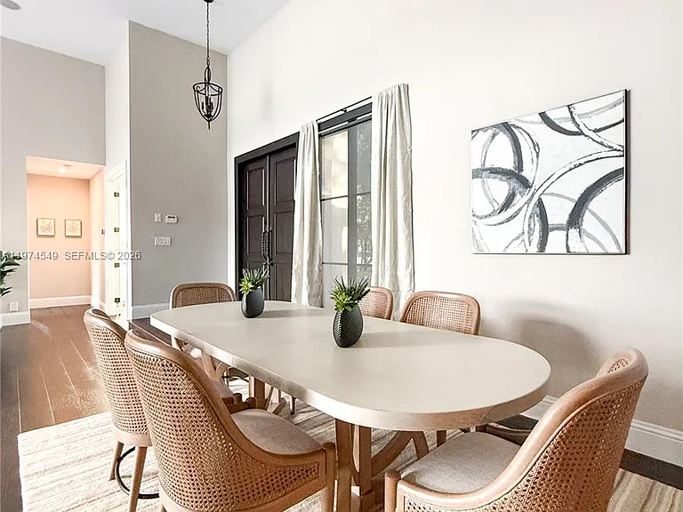 400 Alexandra Cir — Photo 10