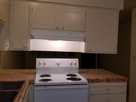 3rd image of 2565 W Tahoe Ave
