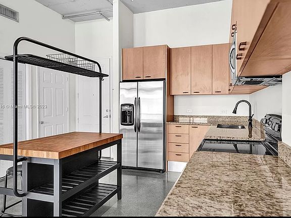 4th image of 2100 Van Buren St APT 417