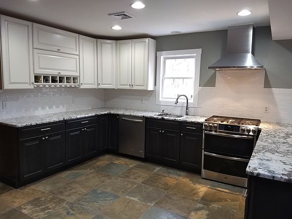 3rd image of 166 Lakeshore Dr