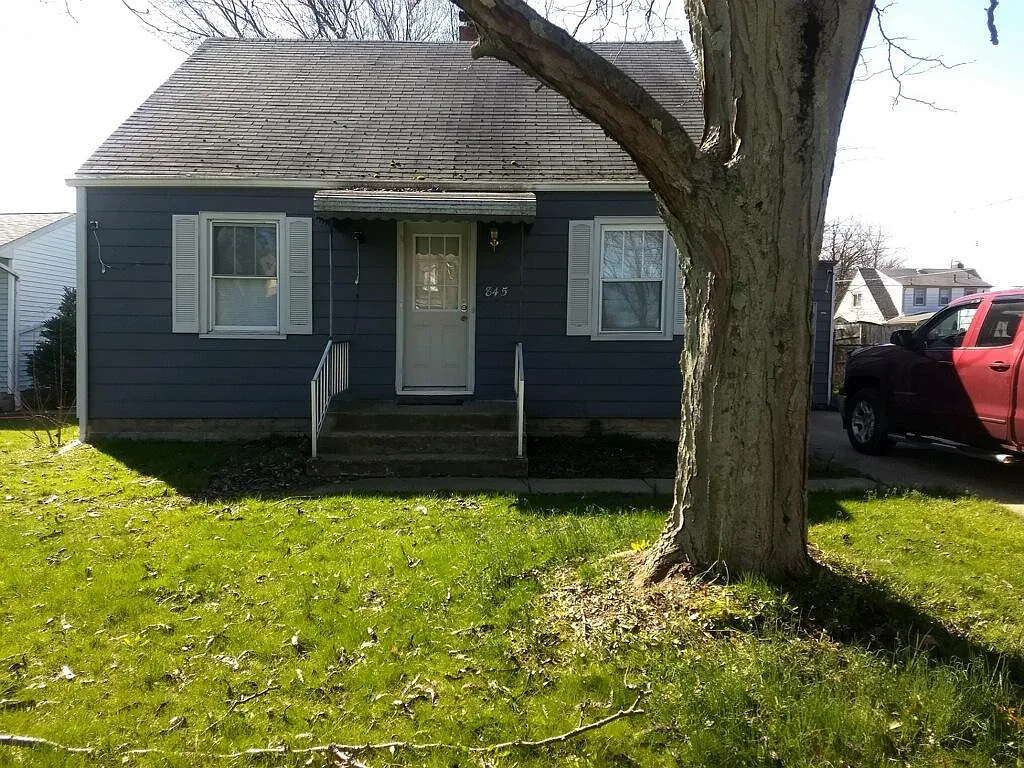 4 bed, 1064 sqft, $1,300 — Photo 3