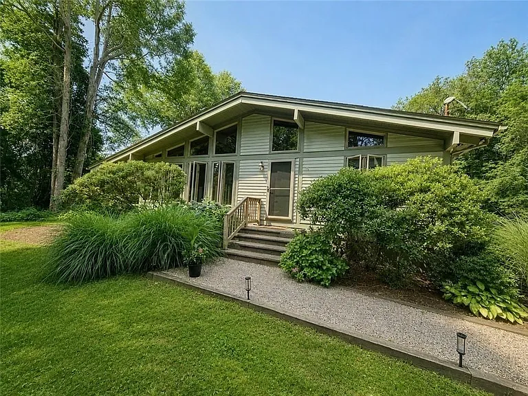 35 Sunset Ave — Photo 2