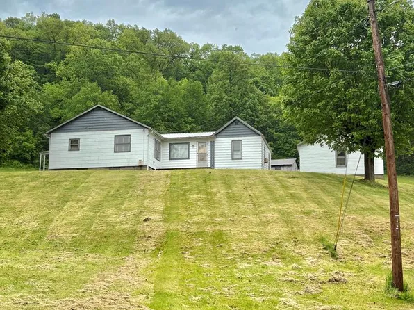 102 Poplar Lane, Reader, WV 26167