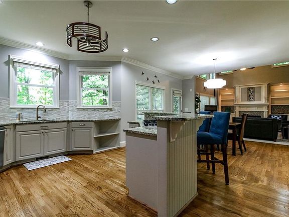 4th image of 656 Goldenwood Ct